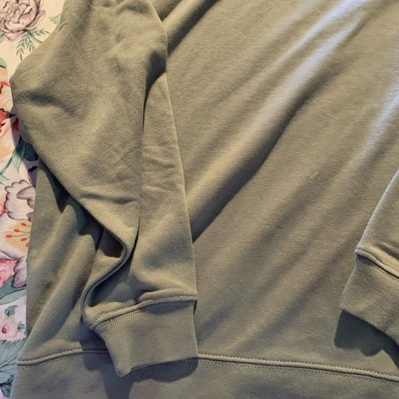 Hosting Women’sLong Sleeve Grey Sweatshirt Size Small - Picture 2 of 6